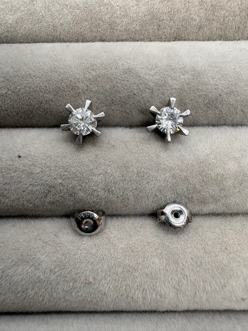計0.66ct pt900刻印 一粒ダイヤモンドピアス　ペア
