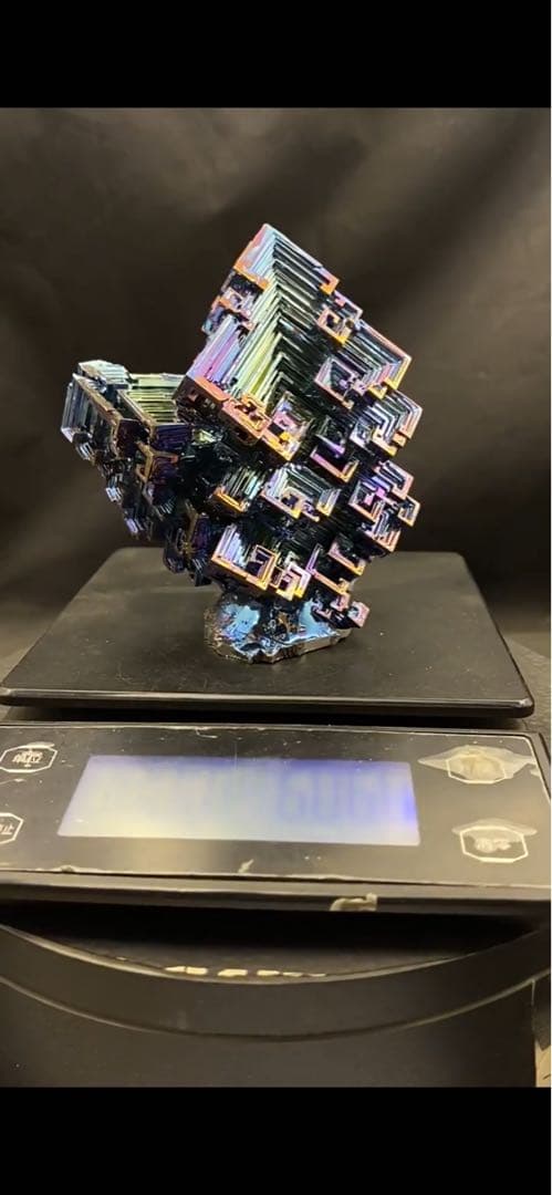 【ビスマス価格高騰！】神秘的なビスマス結晶 606g ケース付き