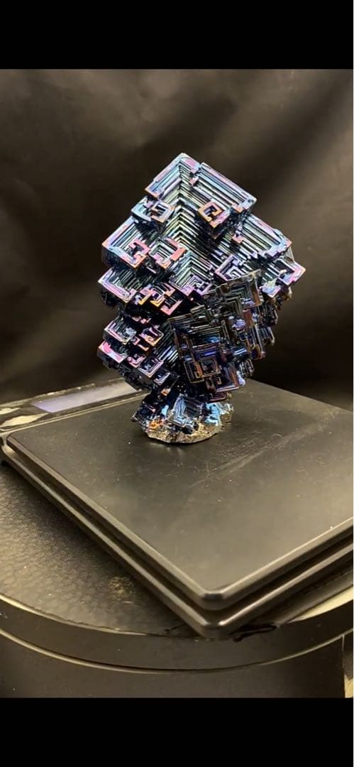 【ビスマス価格高騰！】神秘的なビスマス結晶 606g ケース付き