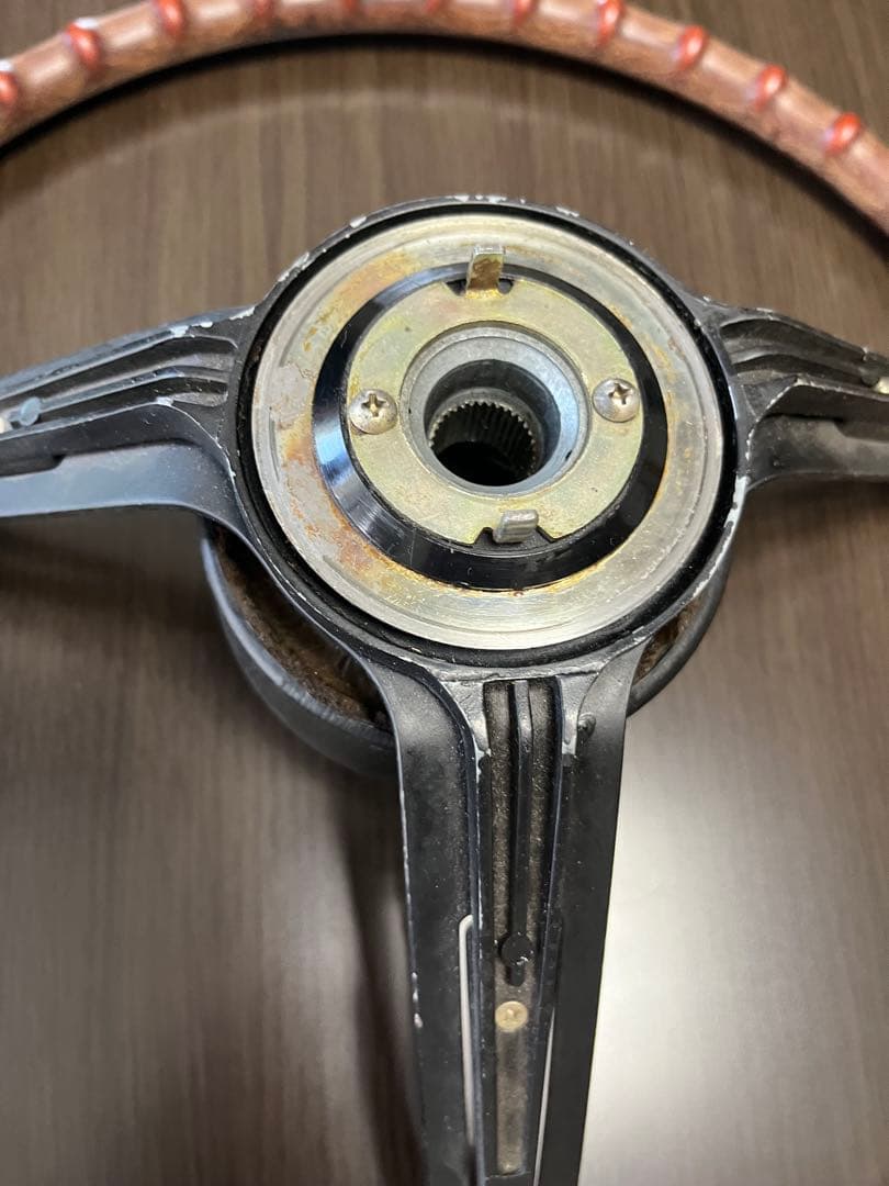 希少510ブルーバード後期SSS ロゴ付き 3スポーク ステアリングホイール