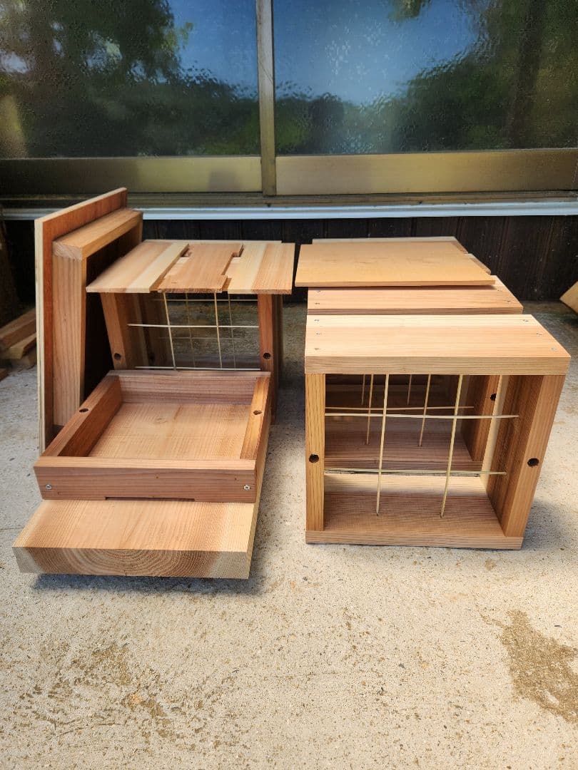 熟練大工作製、柾目板使用で重箱の節抜けの心配なし、日本蜜蜂6段重箱式巣箱