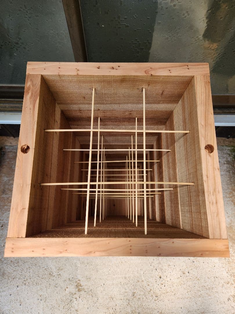 熟練大工作製、柾目板使用で重箱の節抜けの心配なし、日本蜜蜂6段重箱式巣箱