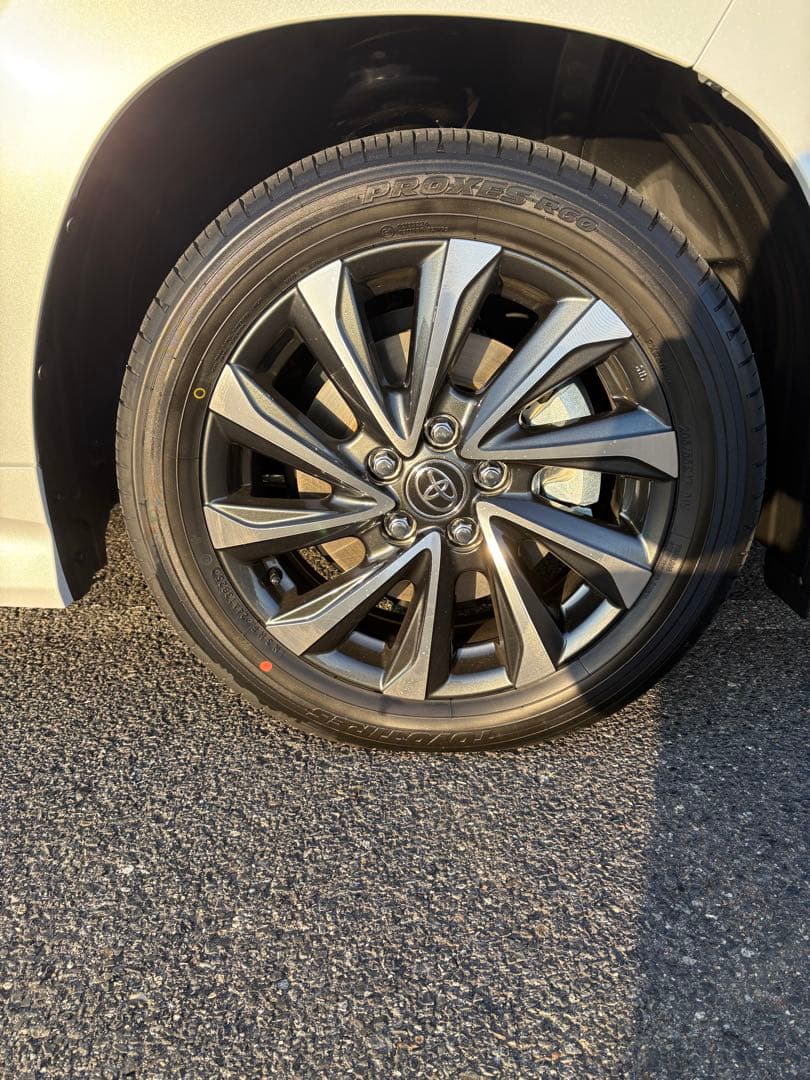 ヴォクシー 17インチ ホイールタイヤセット