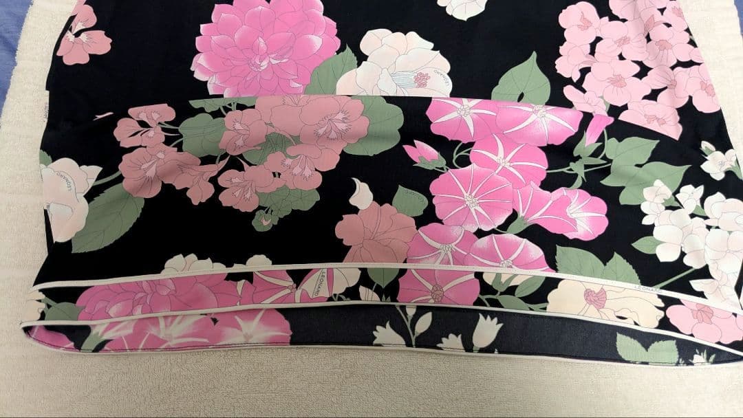 レオナール　Leonard　美品　綺麗な 花柄ラップスタイルワンピース