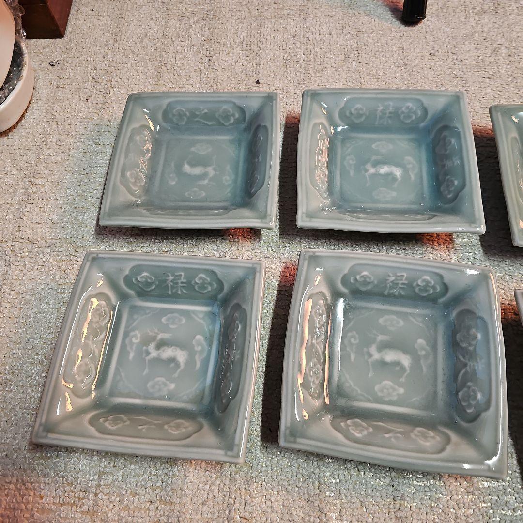 その2 江戸の蔵より 三田青磁 陽刻鹿と文字4角皿 美品 11客