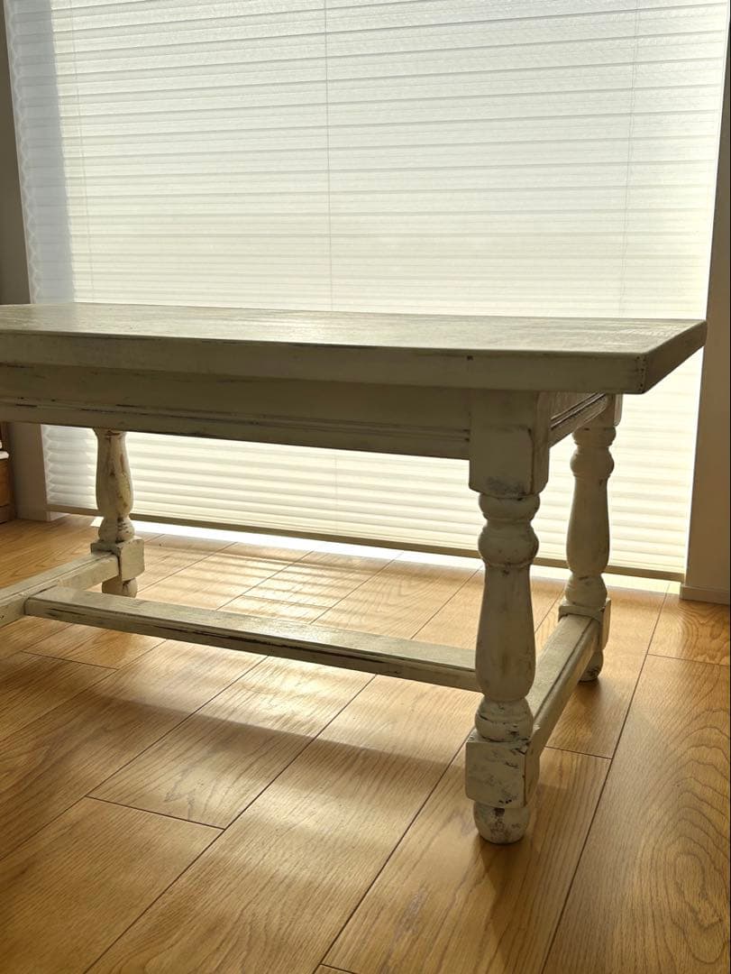 アンティーク 白塗りのテーブル