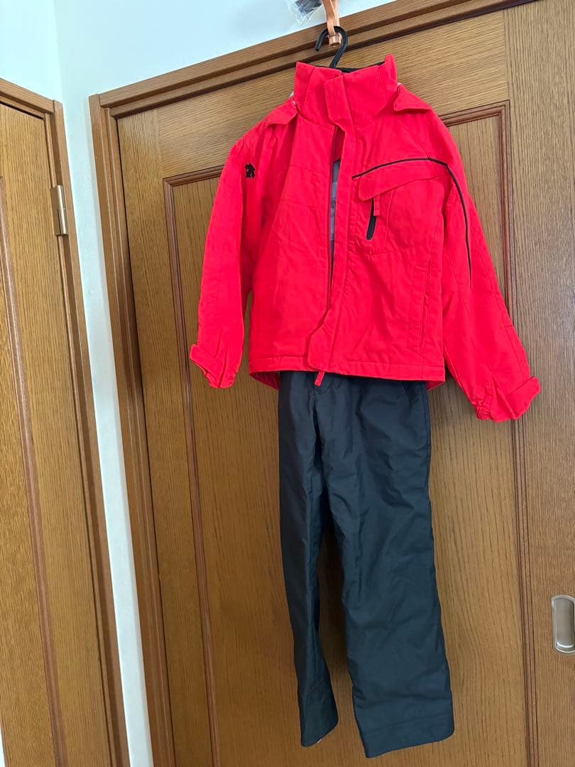子供用スキーウェアセット 赤ジャケット 黒パンツ