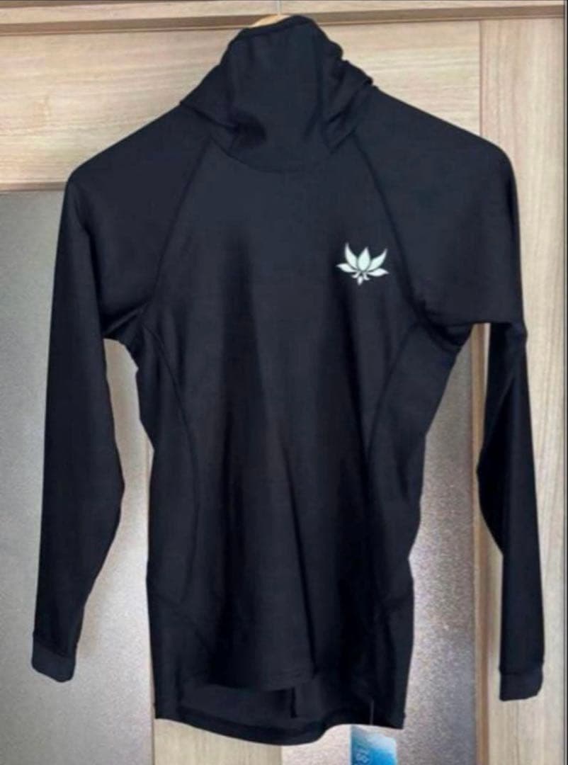 未使用 AXXE CLASSIC フード付きラッシュガード M 黒