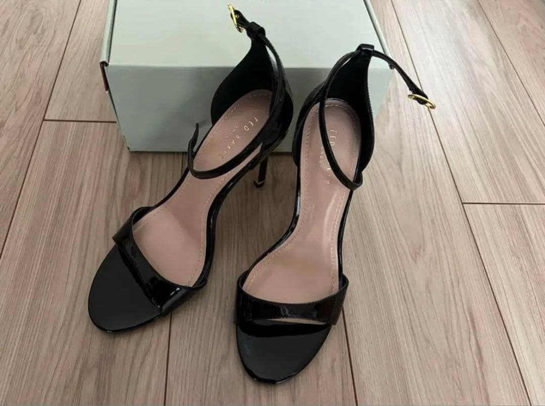 【新品】Ted Bakerテッドベーカーの本革ハイヒールサンダル