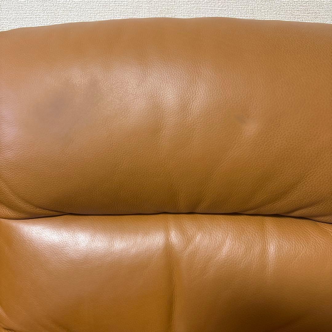 r*u様 定価8.5万ニトリ【NEWビリーバー】 電動リクライニング　厚革キャメ