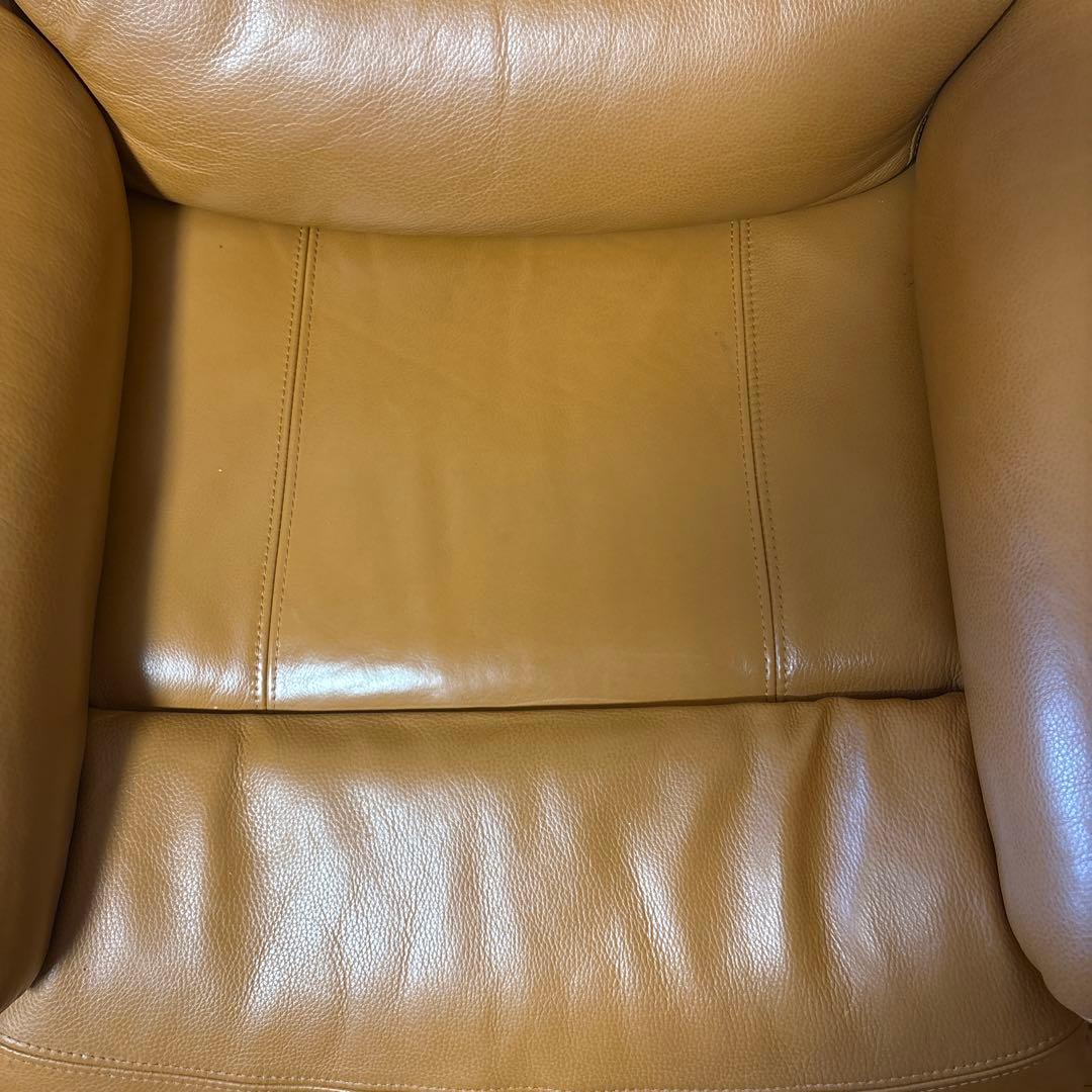 r*u様 定価8.5万ニトリ【NEWビリーバー】 電動リクライニング　厚革キャメ