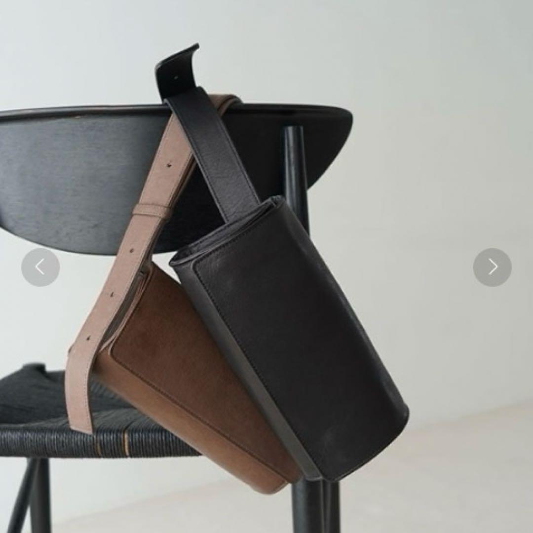 ETRE TOKYO ディアスキンボディーバッグ