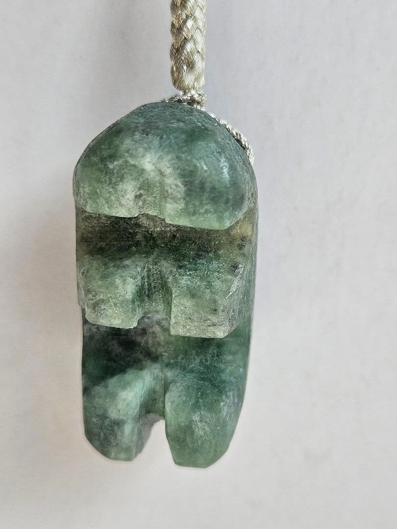 獣形　翡翠勾玉