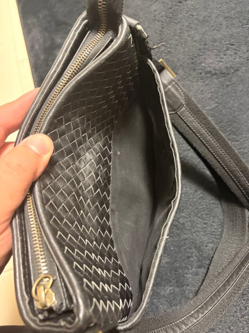 黒 編み込みレザー ショルダーバッグ