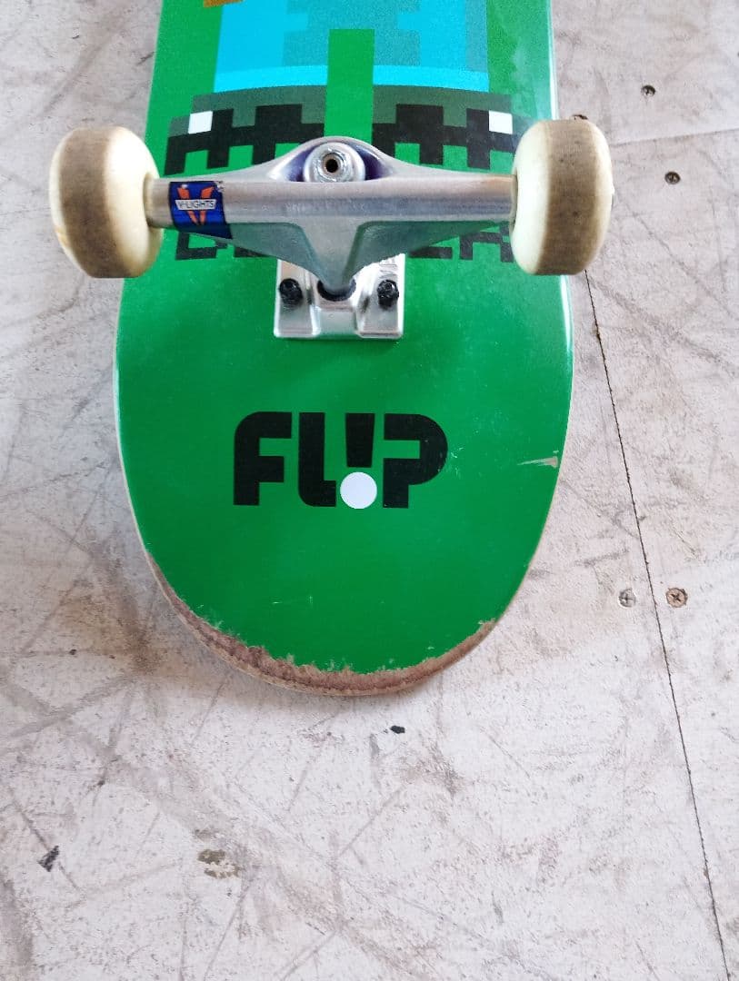 最終値下げ！flip　スケートボード　ベンチャートラック