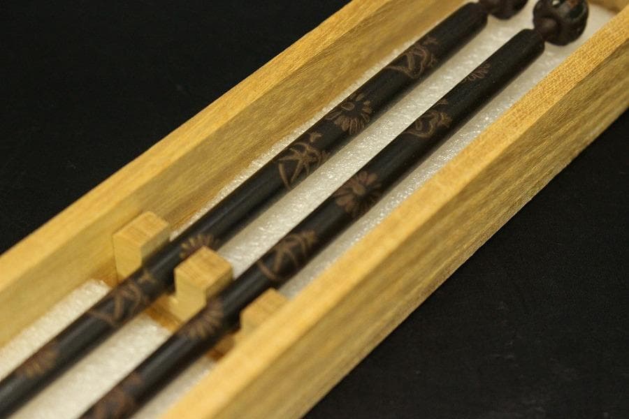 角谷莎村 作 銀摘 瑞鳥紋 丸釜 共箱 金象嵌 釜環 火箸 美品(ZE517)