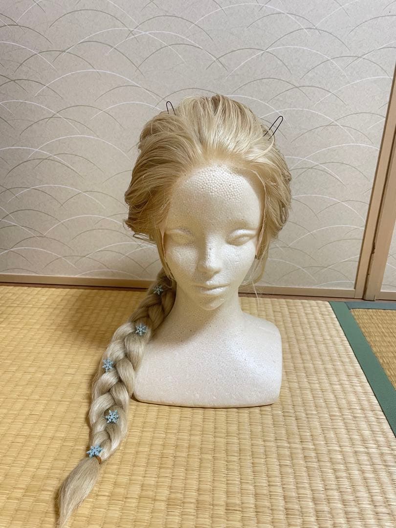 【値下げ⭕️24時間以内発送】Dハロ ウィッグ アナと雪の女王 氷の女王エルサ