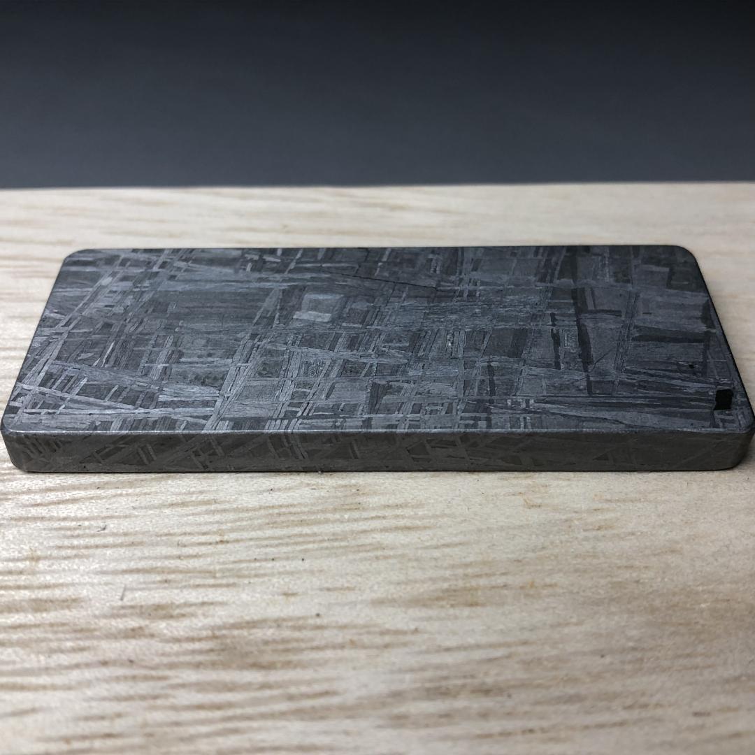 ムオニオナルスタ隕石 鉄隕石　隕石　重さ約77ｇ　ケース付き