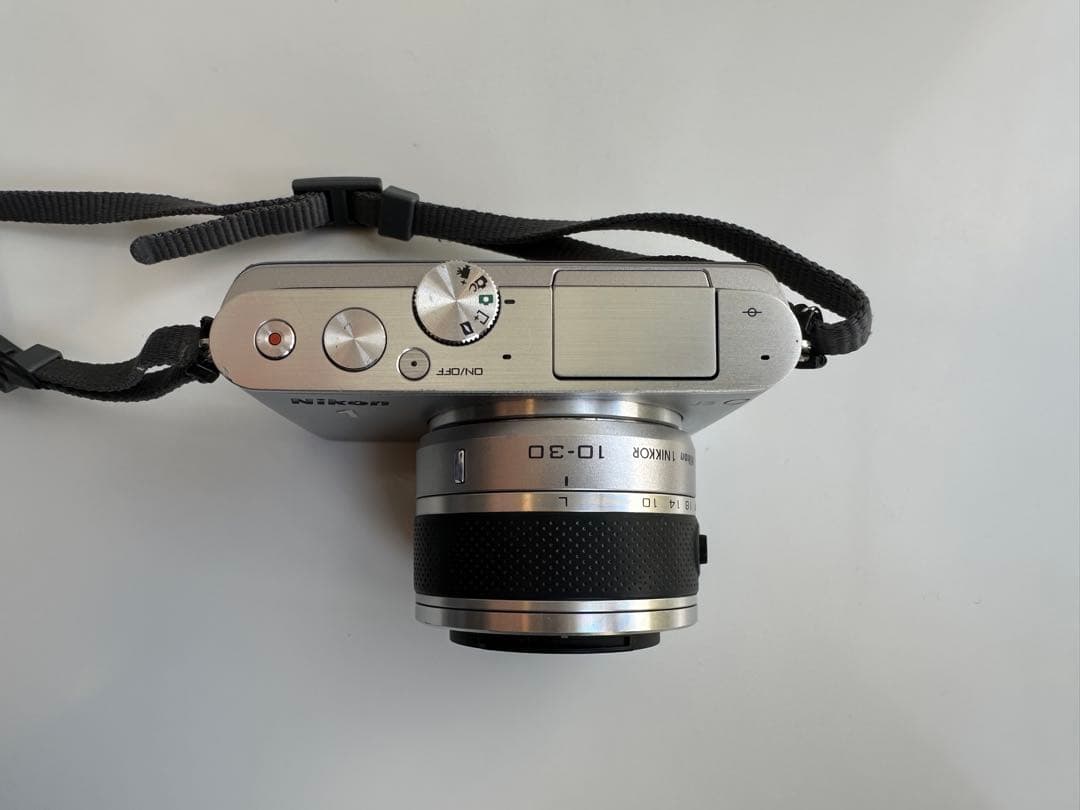 【m】Nikon1 J3 　ミラーレスカメラ 本体とレンズ