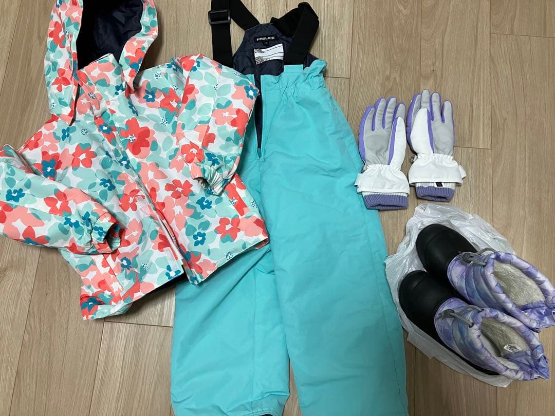 【美品】子供用スキーウェア フルセット 110cm（調整可）グローブ・ブーツ付