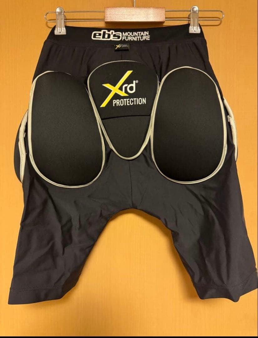eb's Xrd Protection ヒップガード ブラック
