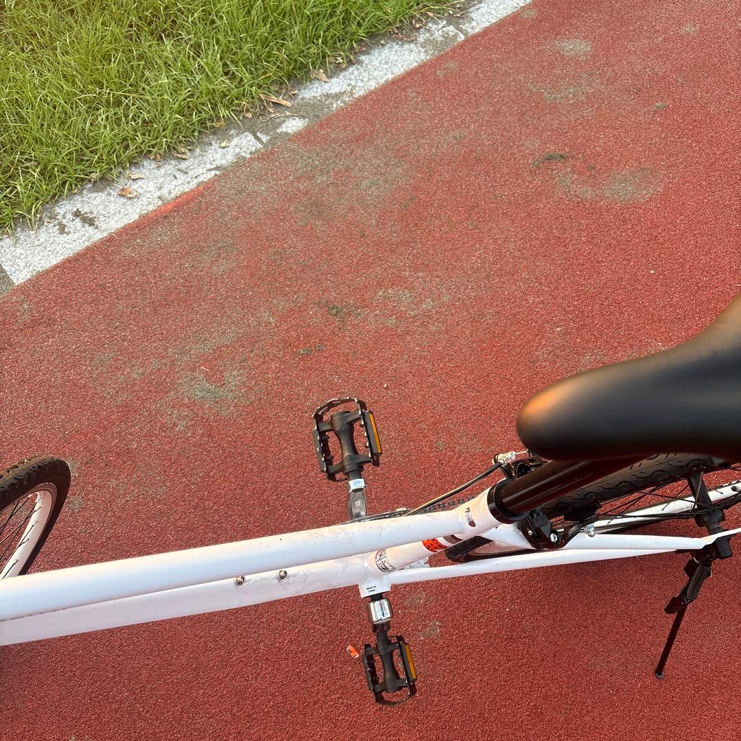 ホワイト クロスバイク 26インチ フラットハンドル