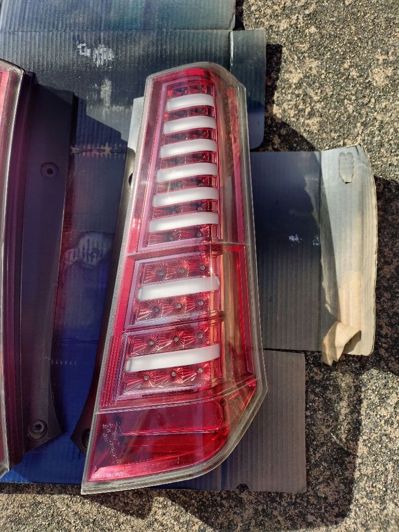 ワゴンR MH23Sテールランプ レッド/クリア