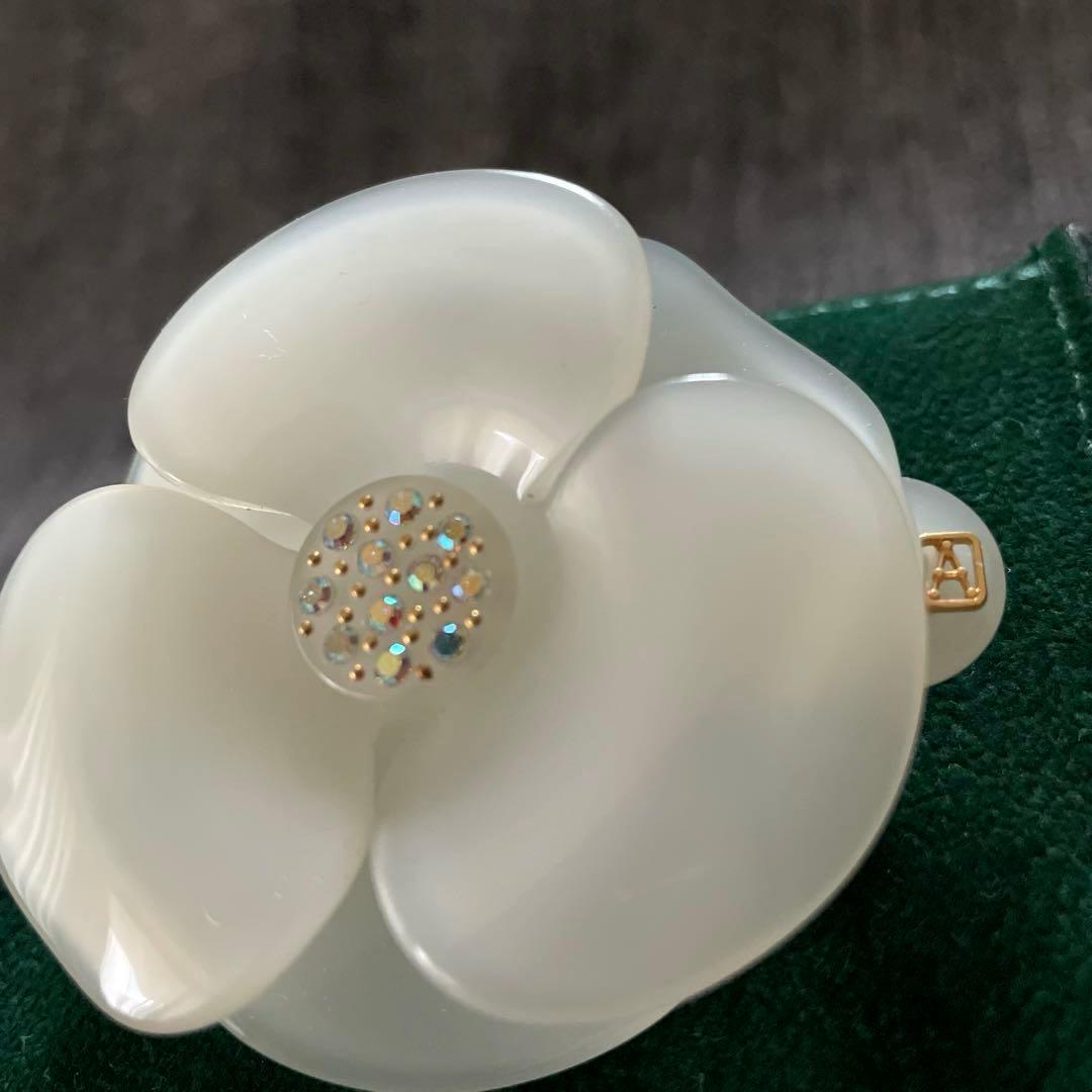 ゆき美品 フランス製 アレクサンドルドゥパリ ホワイト カメリアバレッタ