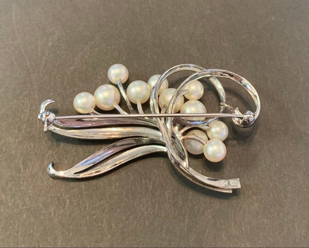 MIKIMOTOミキモトブローチアコヤ真珠本パール　11珠　シルバー皇室御用達
