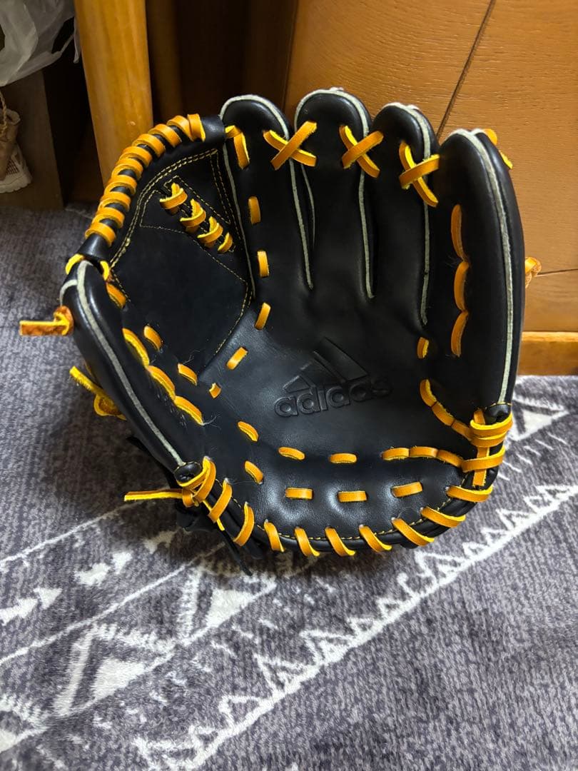 adidas 軟式グローブ 黒/茶