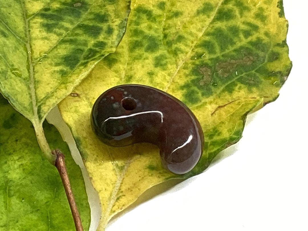 超レア‼️伊勢青石 コレクション　赤茶【ヘマタイト】　レア勾玉　鑑別書無しの安価‼️