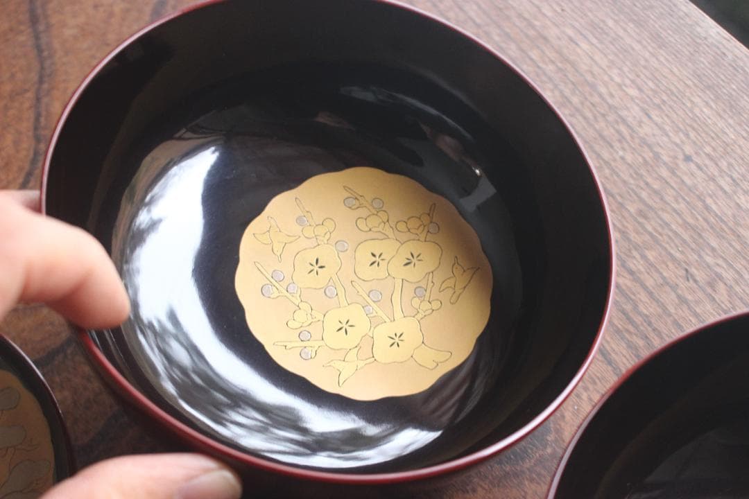 極小傷あり！極上紅溜塗にモダン松竹梅蒔絵のお椀2点（検輪島塗京塗蒔絵椀雑煮椀