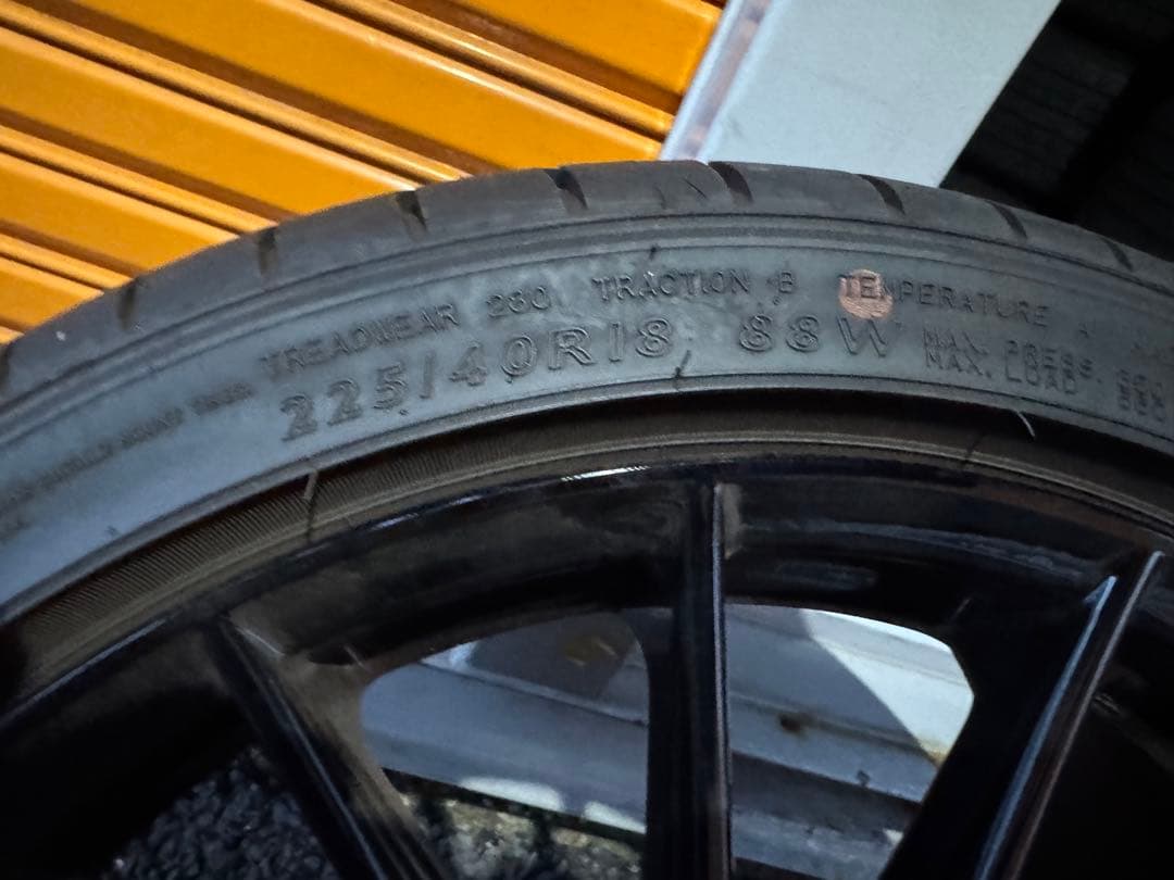 トヨタGRヤリス18インチ タイヤホイール4本セット引き取り歓迎エンケイホイール