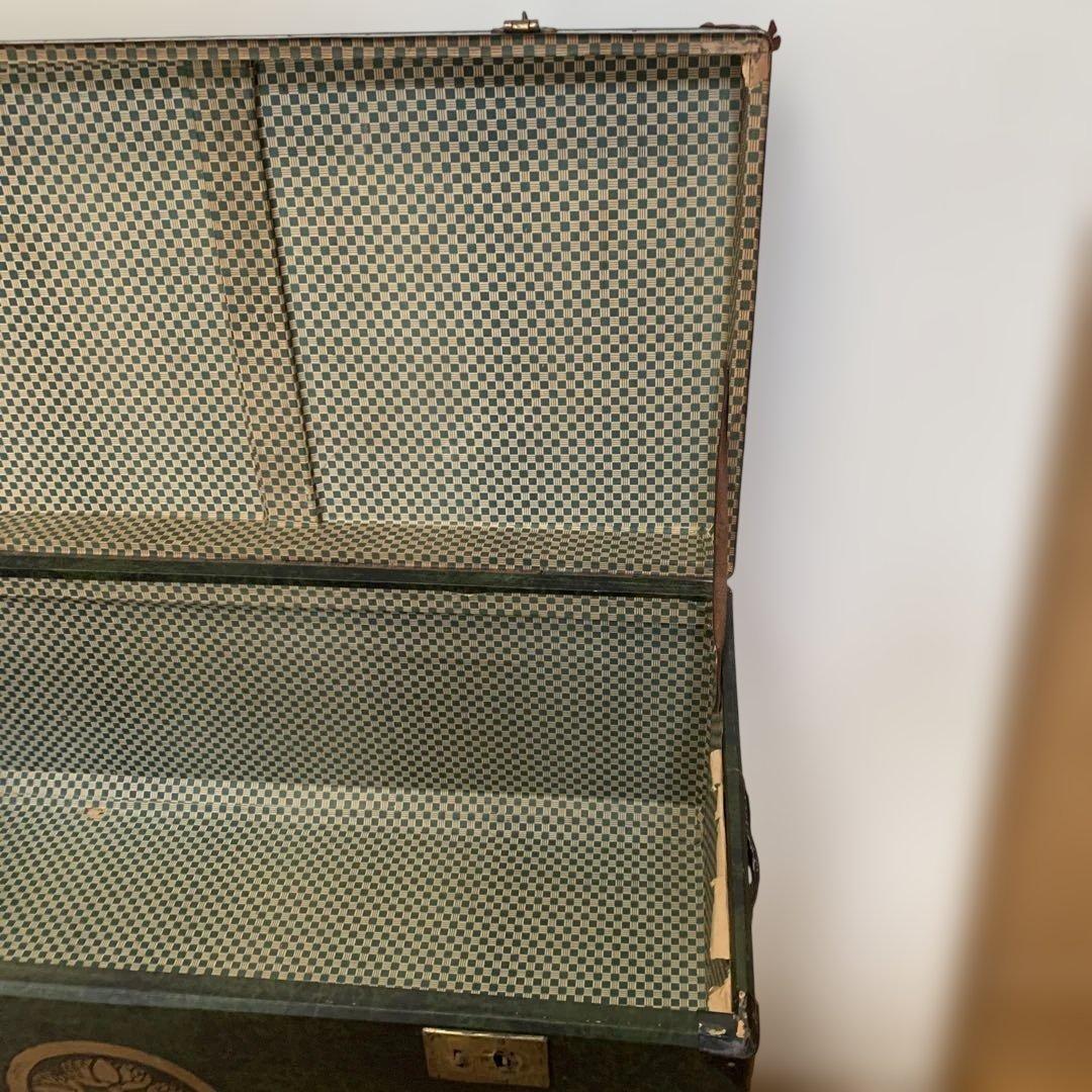 昭和レトロ/緑色の木製トランク 金色のエンブレム付き/収納箱/オブジェ/年代物