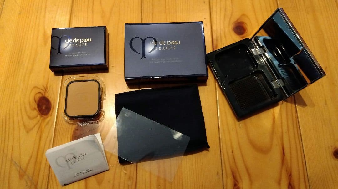 クレ・ド・ポーボーテタンプードルエクラ　オークル30　ケース付き