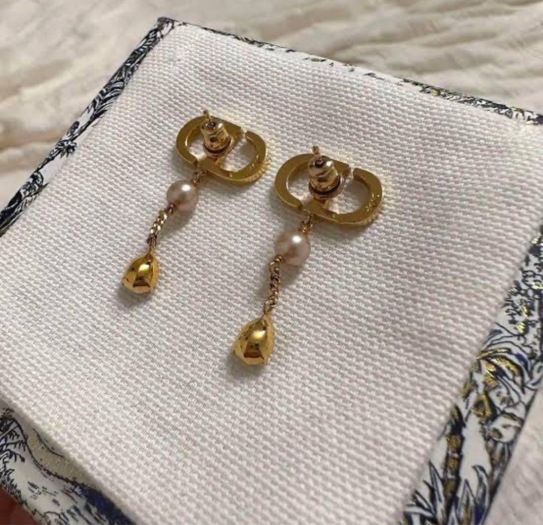 Dior ディオール PETIT CDピアスパールクリスタルロゴ　ゴールド