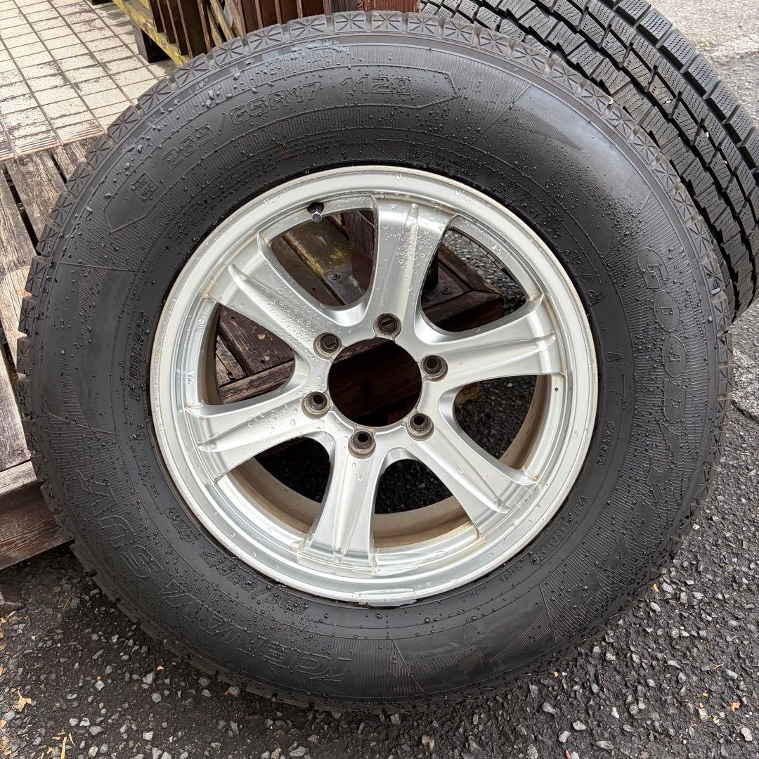 ランドクルーザープラド　スタッドレス　残7〜8割　265/65r17 引取限定