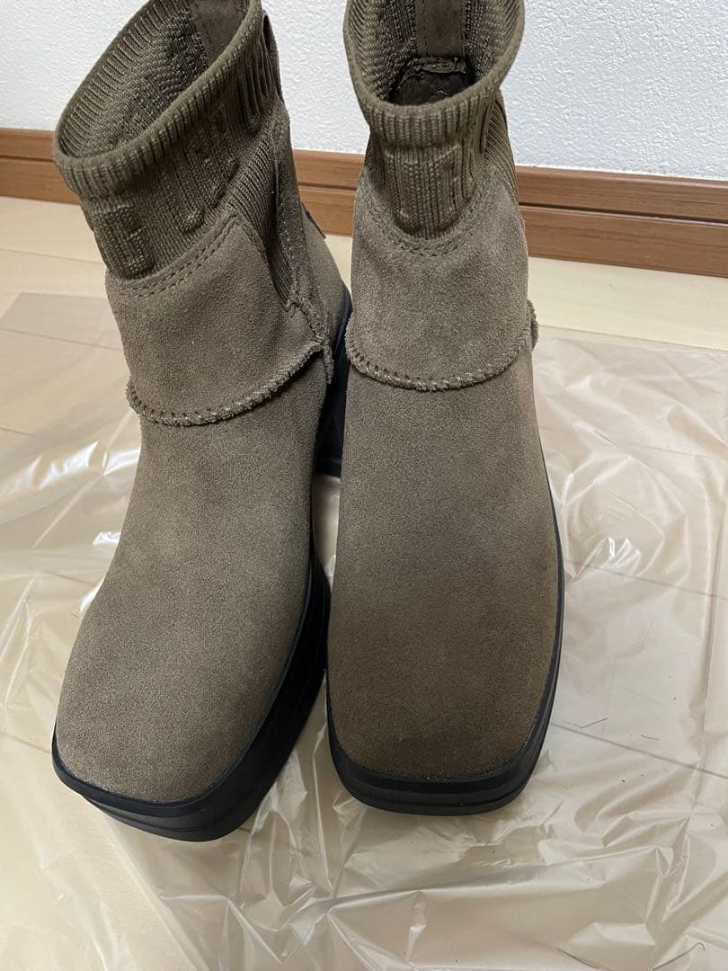 も*も様 美品　UGG モクシーチェルシー　ブラウン スエード ブーツ　23.5