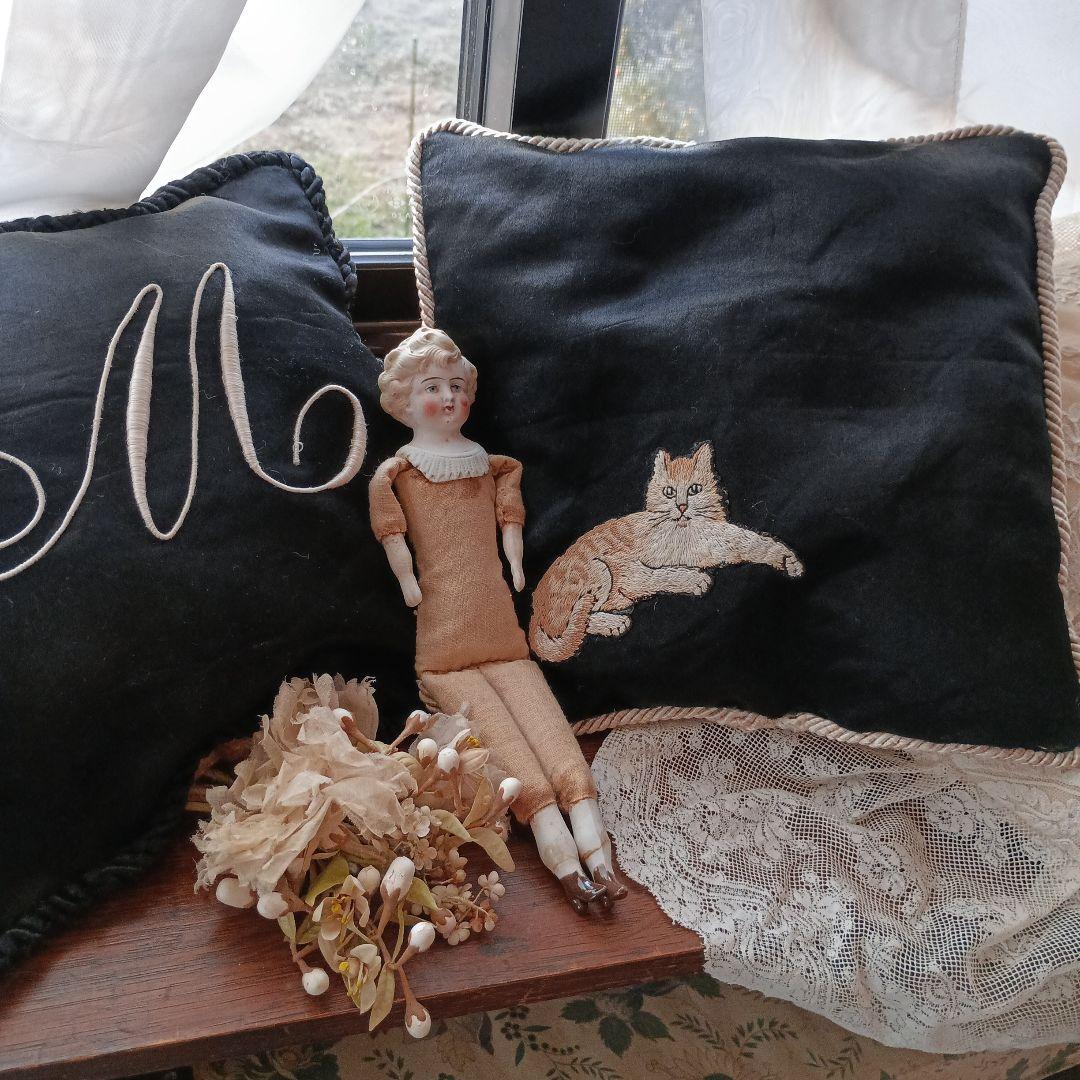 古い素材の小さめクッション　猫とモノグラム2ケセット