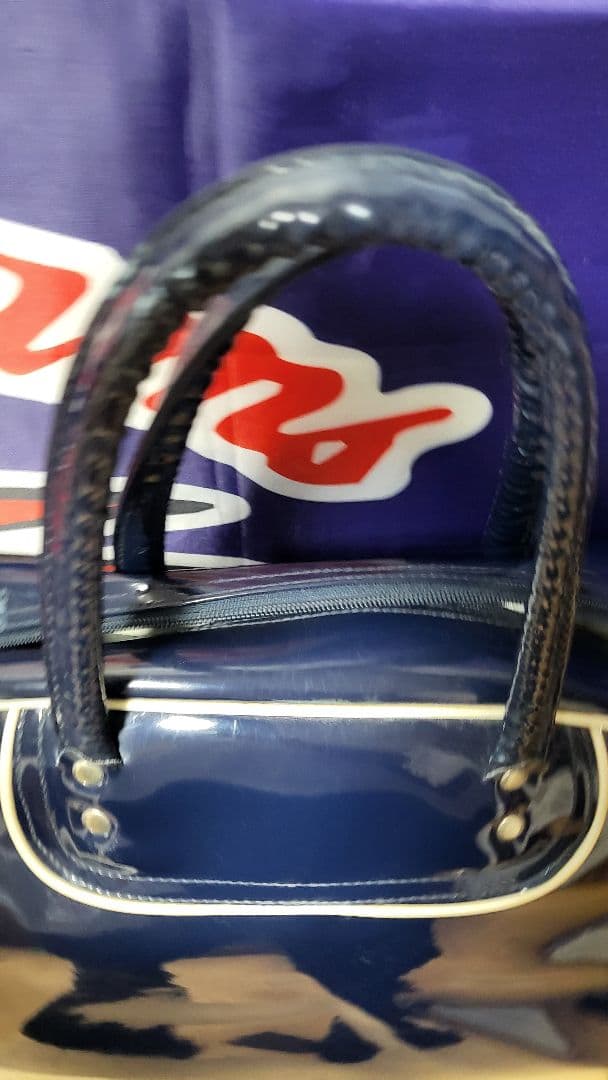 adidas エナメルボストンバック　紺色　ユーズド品