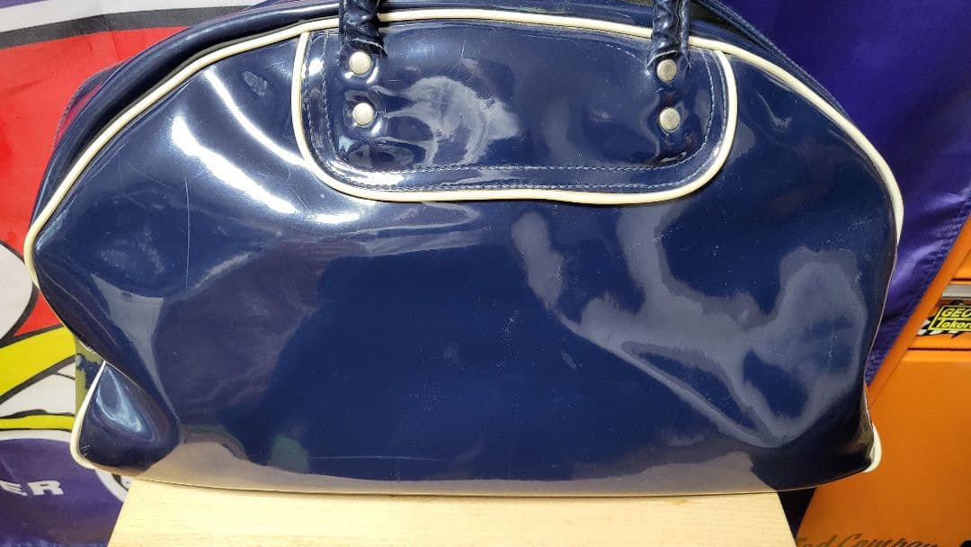 adidas エナメルボストンバック　紺色　ユーズド品