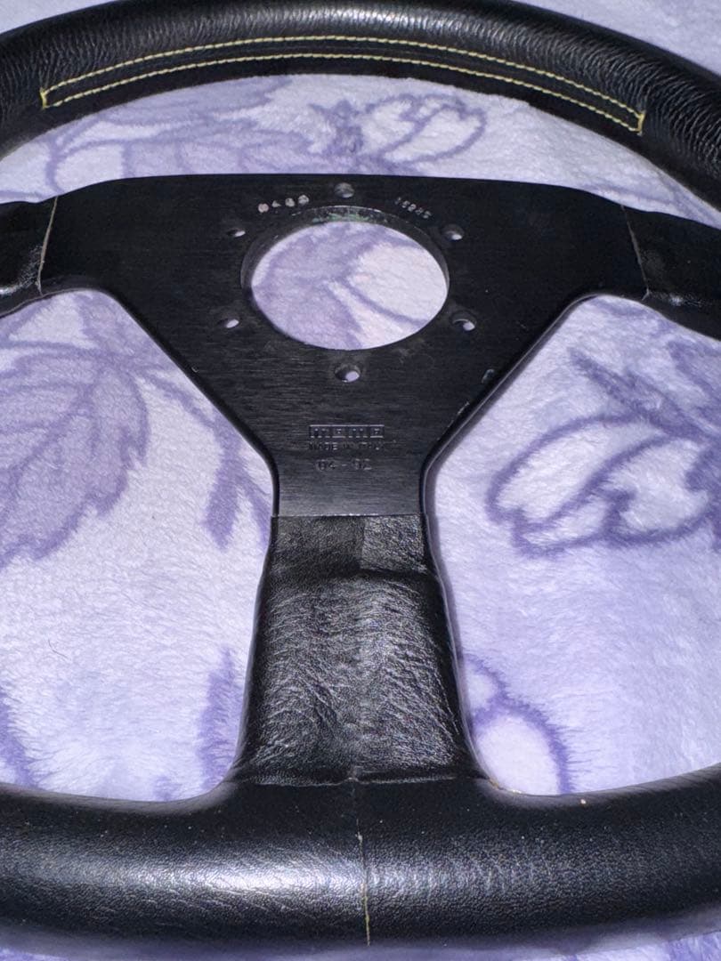 MOMO ヴェローチェレーシングステアリング　350mm