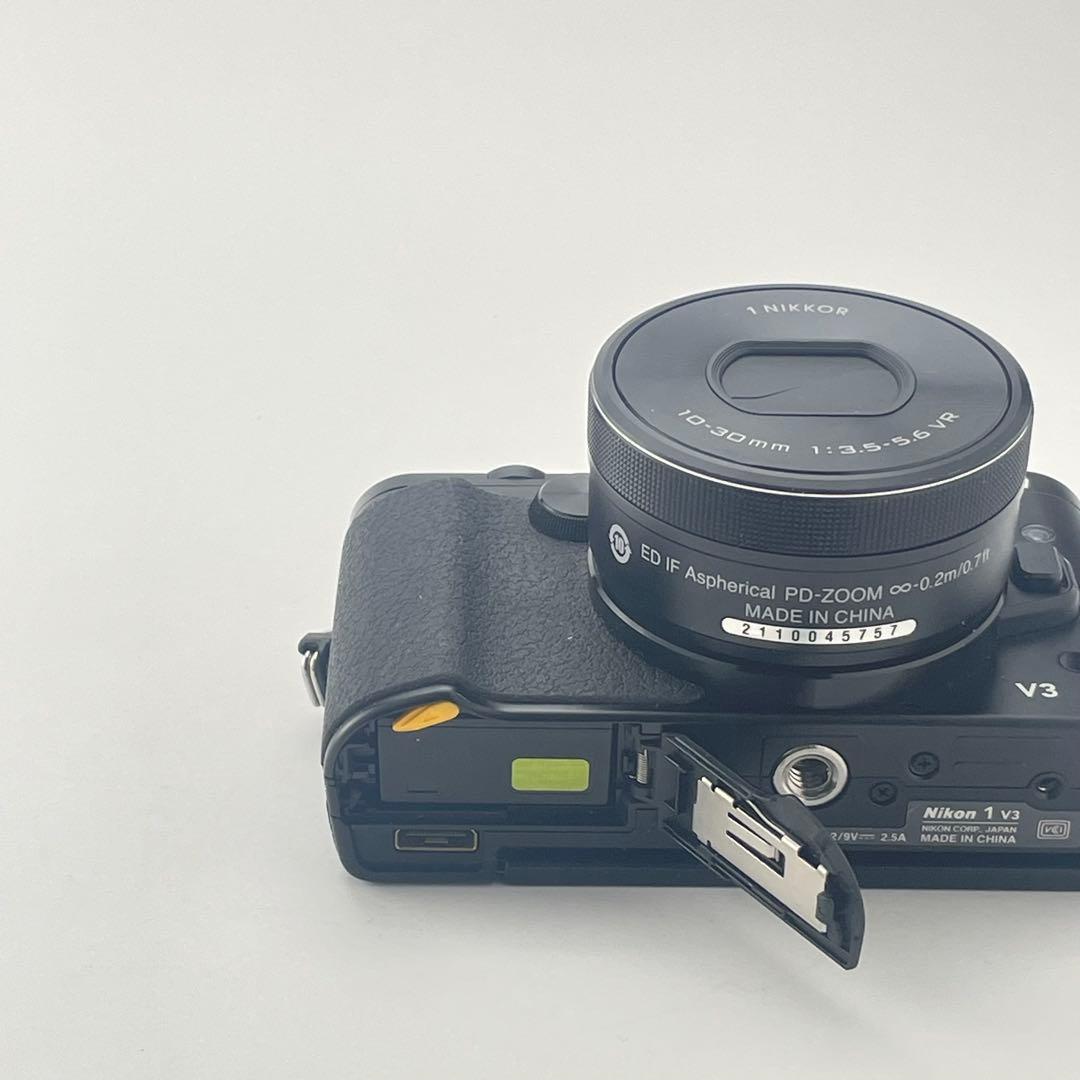 【美品・返品保証】Nikon 1 V3 ブラック 標準レンズキット