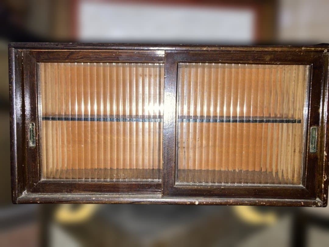 ビンテージ　すとらいぷガラス　昭和　木製キャビネット ストライプガラス扉付き