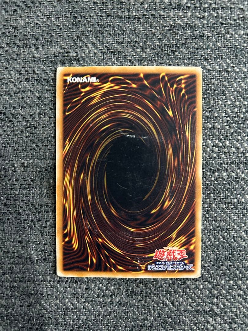 遊戯王 青眼の白龍 真紅眼の黒竜 ブラックマジシャン レリーフ3枚セット