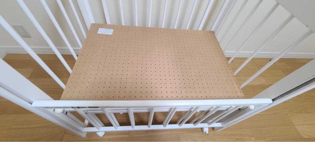 送料込み❤︎ カトージ　ホワイト木製　ミニベビーベッド　キャスター付き　90×60