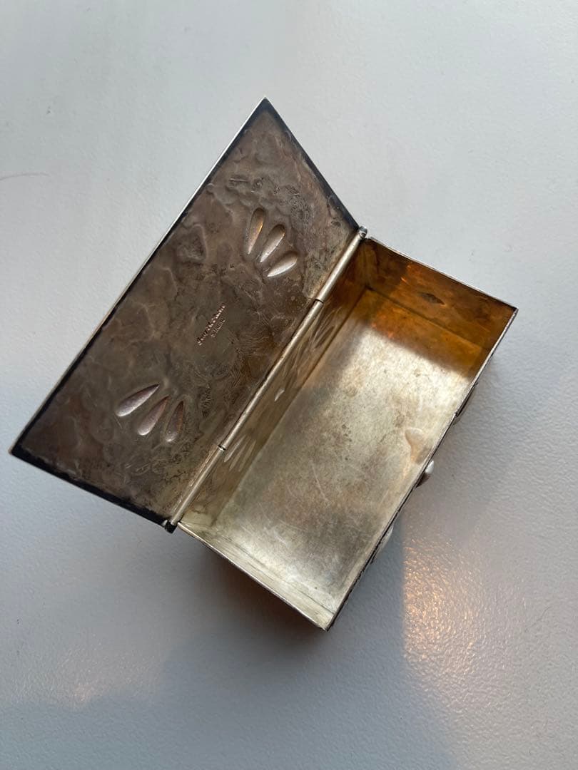 ナバホ族ジェリー・N・プラテロターコイズ付き銀製ボックス