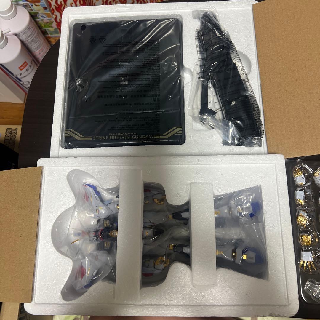 メタルビルド　ストライクフリーダム　Soul Blue 光の翼付き