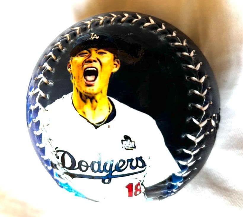 山本由伸 ドジャース世界一記念ボール 524個限定/ケース/スタンド/段ボール付