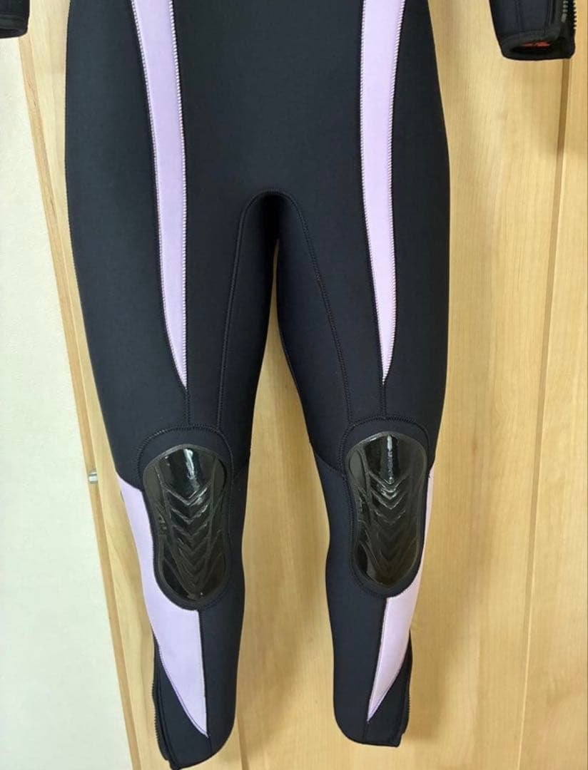 ウェットスーツ 帽子(新品)、説明書、ハンガー、カバー付き